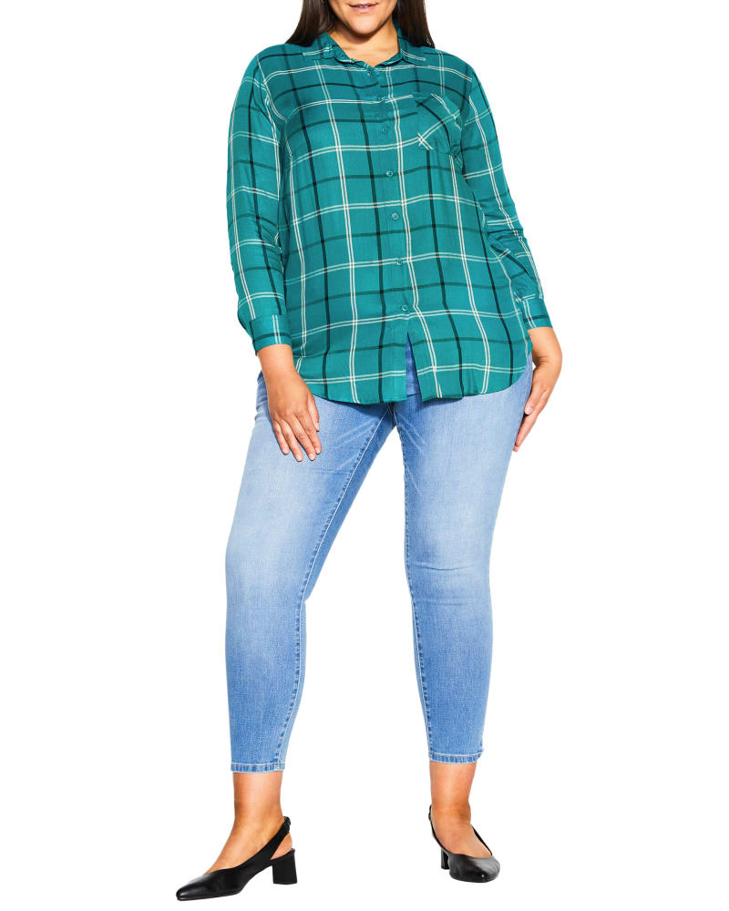 Front of a model wearing a size 22/24 Kylee Check Shirt in Jade by avenue. | dia_product_style_image_id:310377